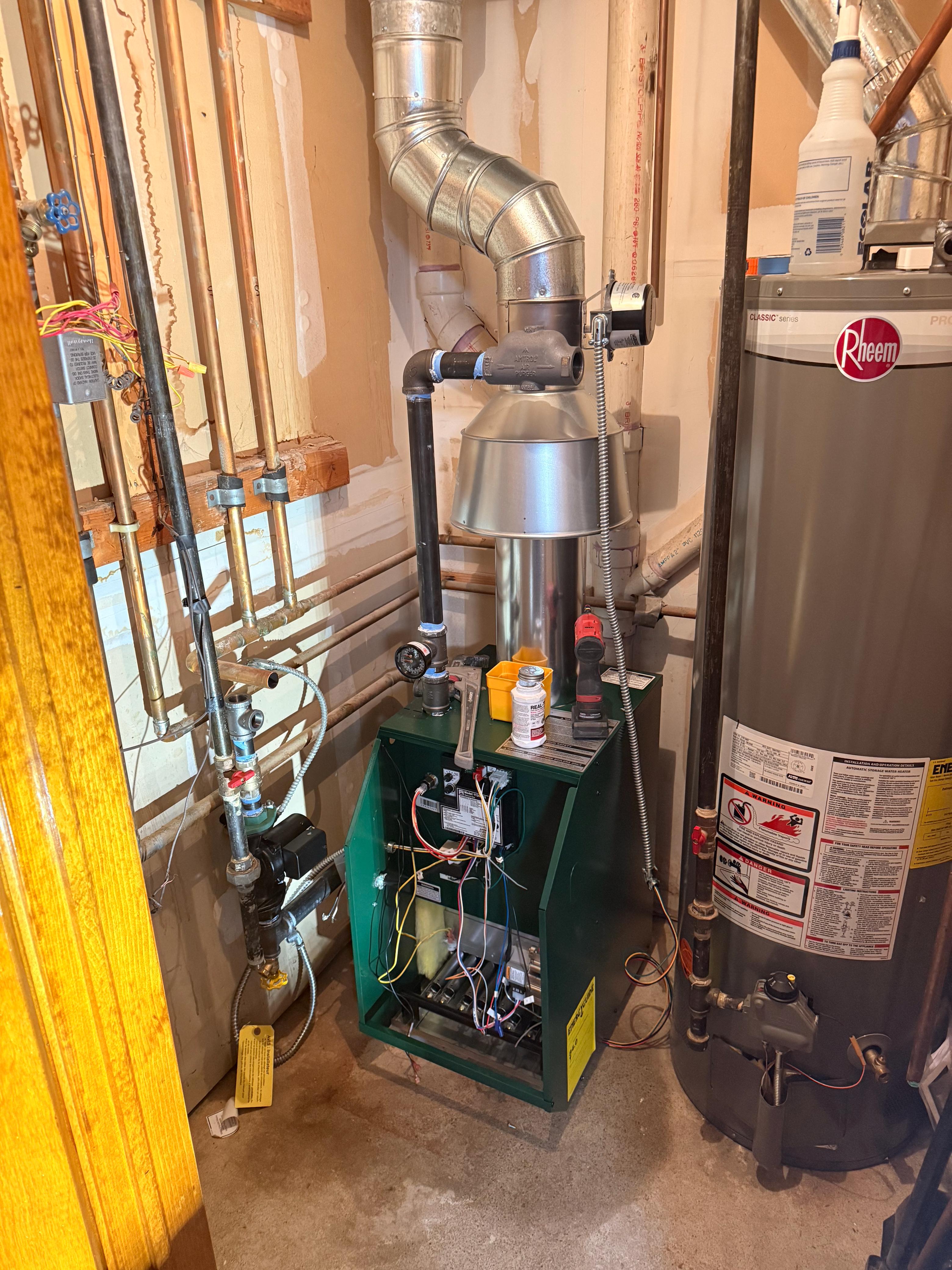Hydronic hot water boiler installation with tank in Fort Lee NJ